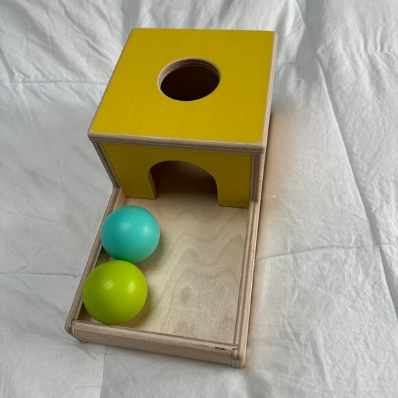 LOVEVERY puzzle, dropbox w/ball  & paint guidebook 7-8 month - Visual-motor toys - Picture 2 of 6